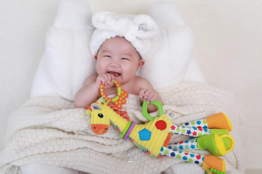 锡林郭勒盟三个月宝宝正确抱姿